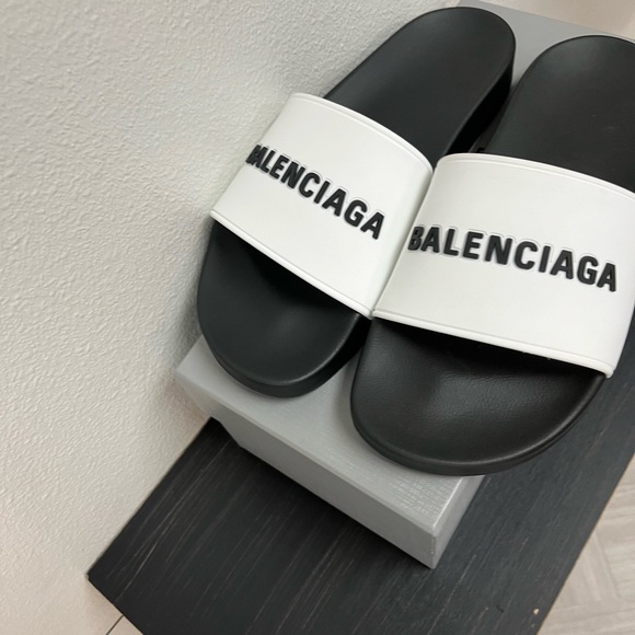 New Balenciaga Slides - Picture 2 of 3